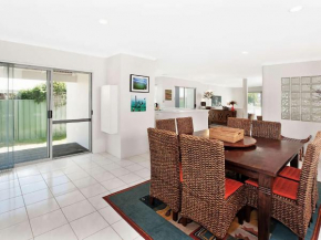 Busselton Beach House with WiFi